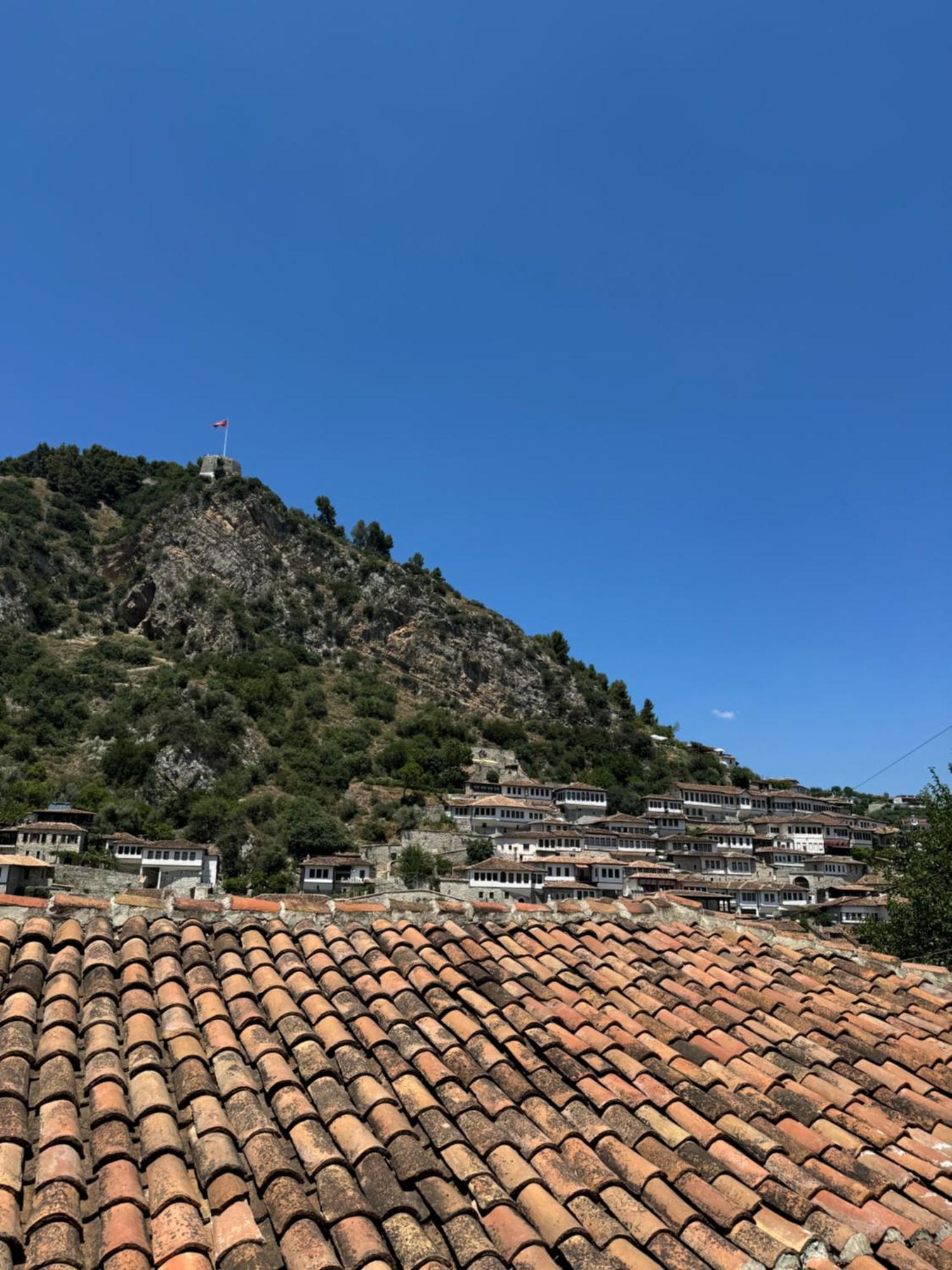 Meroli Guesthouse - Unesco Quarter Berat Exterior photo