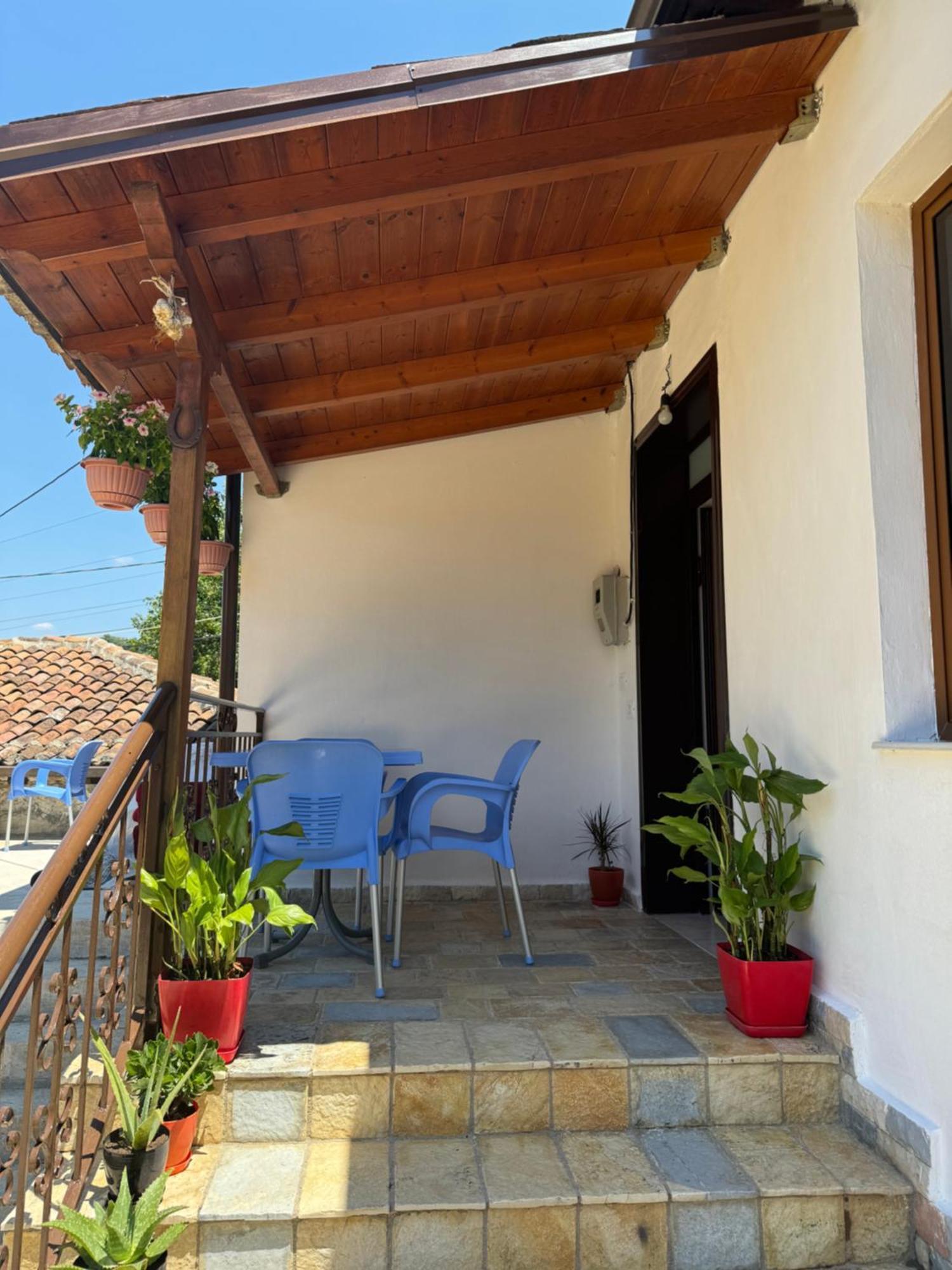 Meroli Guesthouse - Unesco Quarter Berat Exterior photo