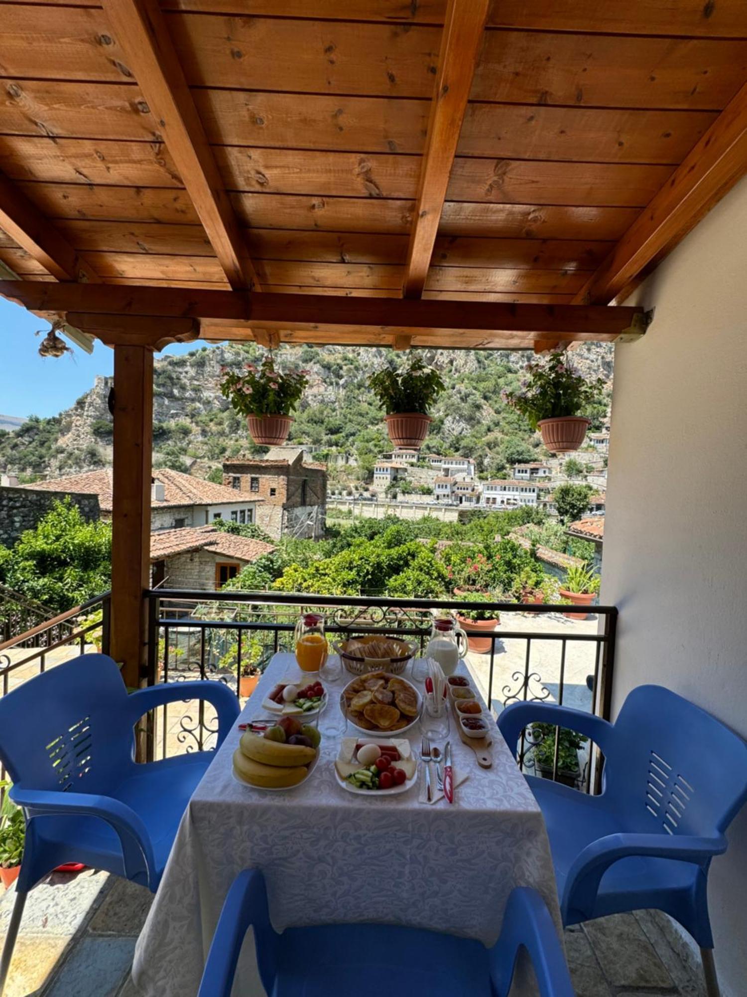 Meroli Guesthouse - Unesco Quarter Berat Exterior photo