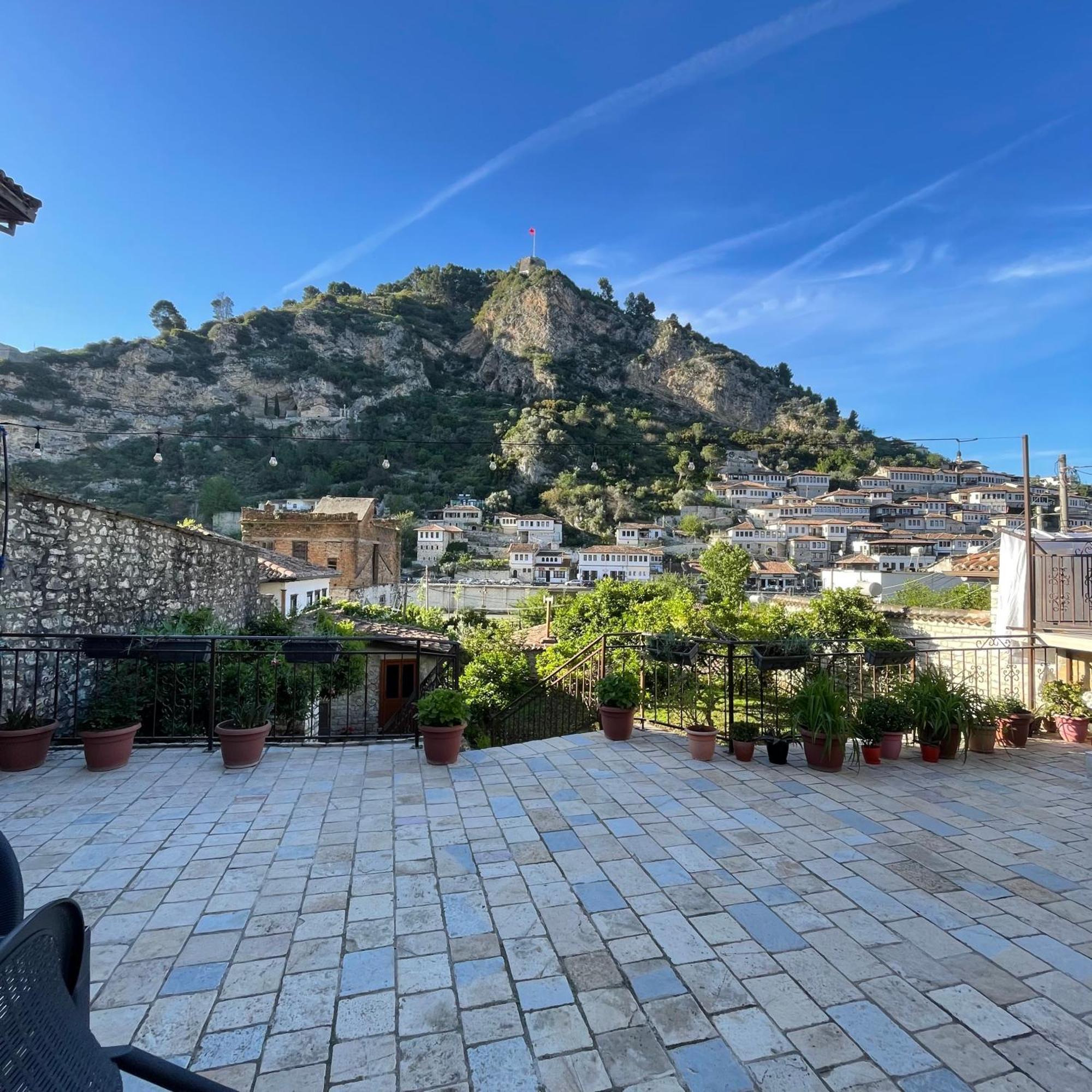 Meroli Guesthouse - Unesco Quarter Berat Exterior photo